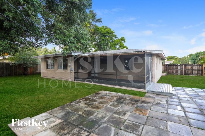 Building Photo - 360 NW 35th Ct