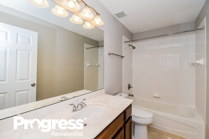 Building Photo - 12363 Guava Ct
