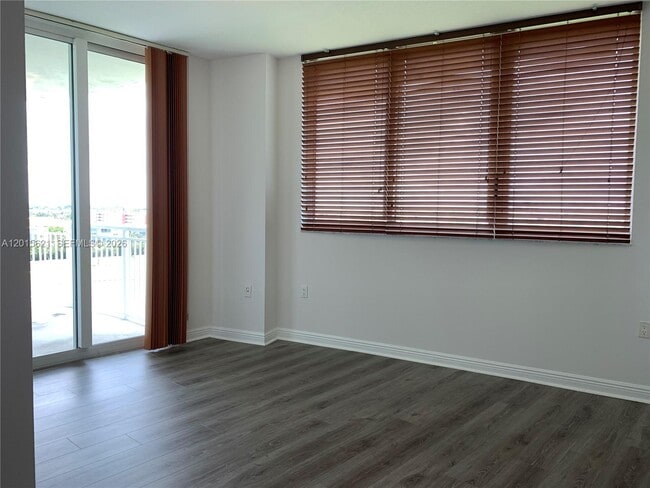 Building Photo - 1745 E Hallandale Beach Blvd