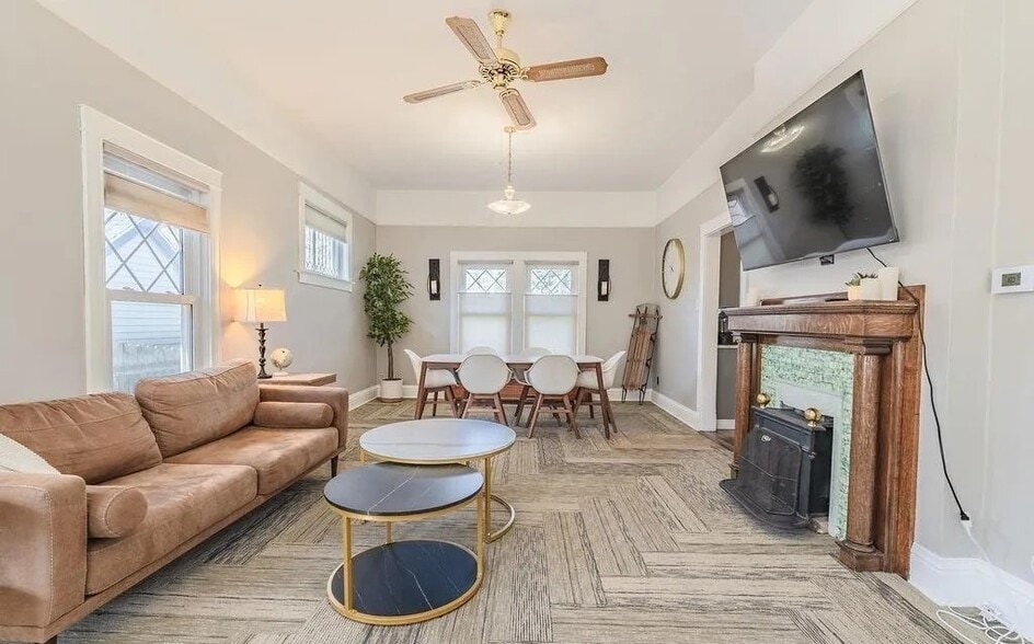 Livingroom - 162 N 9th St