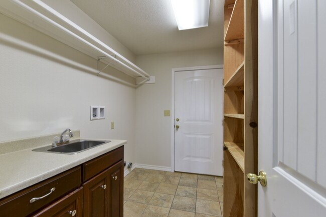 Building Photo - 1791 Fruit Farm Rd