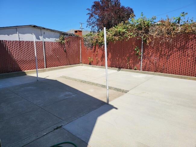 Building Photo - Beautifully Upgraded 2 Story Home in Downt...