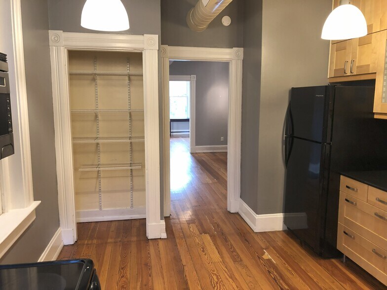 Building Photo - 1406 Sycamore Street