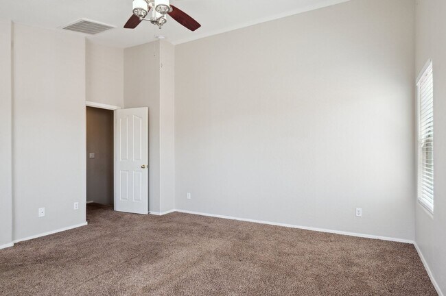 Building Photo - 2711 W Jasper Butte Dr
