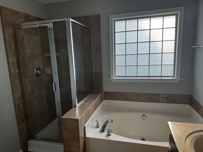 Building Photo - 9133 Saw Tooth Loop