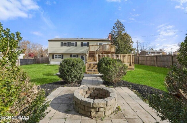 Building Photo - 112 Manhattan St