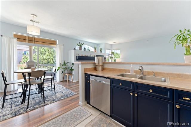Building Photo - 8427 S Hoyt Way