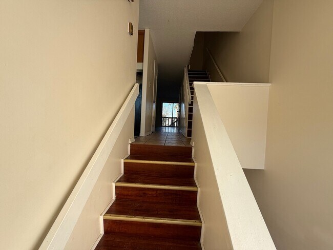 Building Photo - 552 Shennecossett Rd