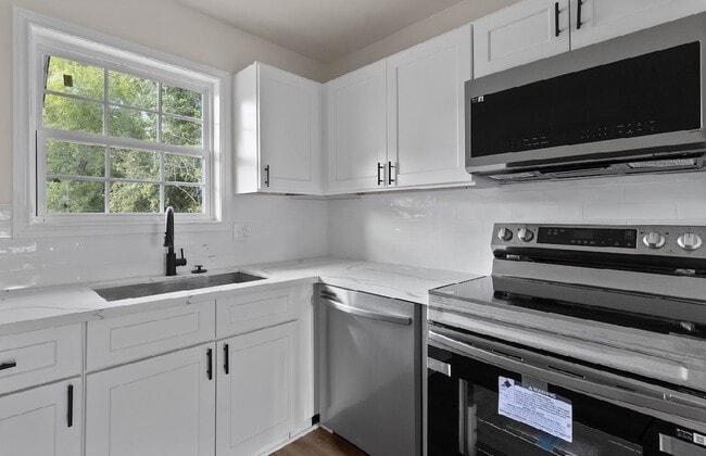 Building Photo - 5031 Mallow St