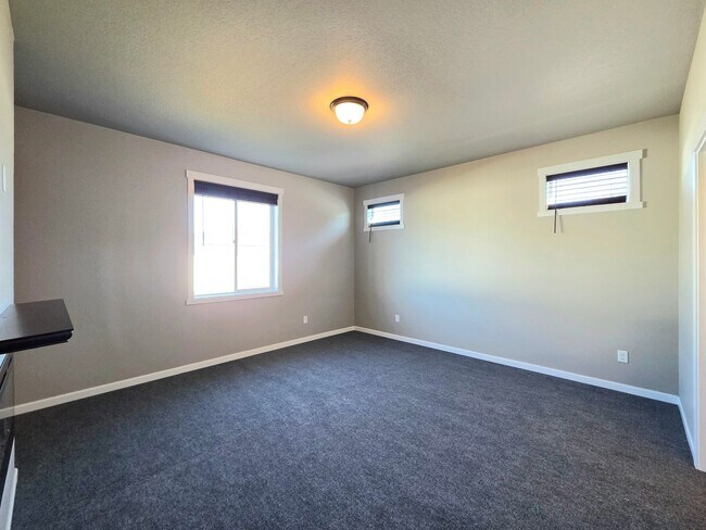 Building Photo - New 4 Bed Rambler | Fenced Yard | 2-car Garage | Move-In Ready House for Rent in Quincy!