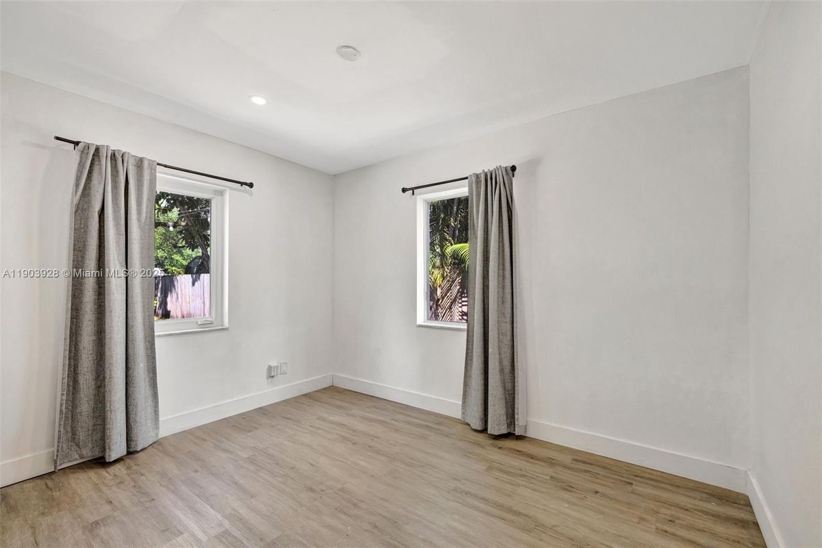 Building Photo - 843 SW 20th St