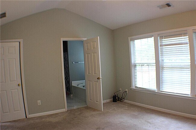Building Photo - 437 Darter Dr NW