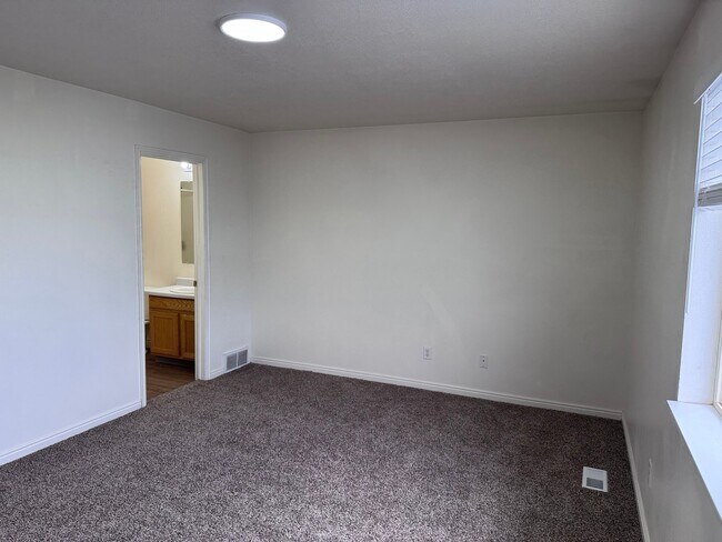 Building Photo - 2455 W 450 N