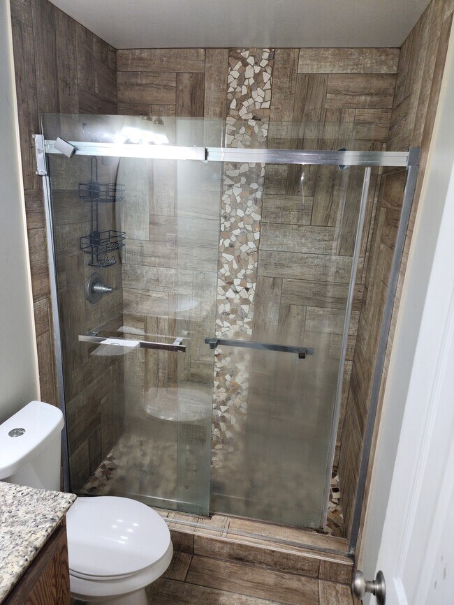 Master bathroom - 3218 Dunnbury Ct