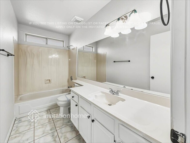 Building Photo - 12480 N 83rd Dr