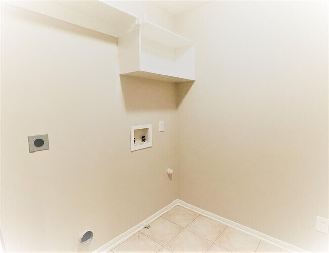 Building Photo - 130 W Burberry Cir