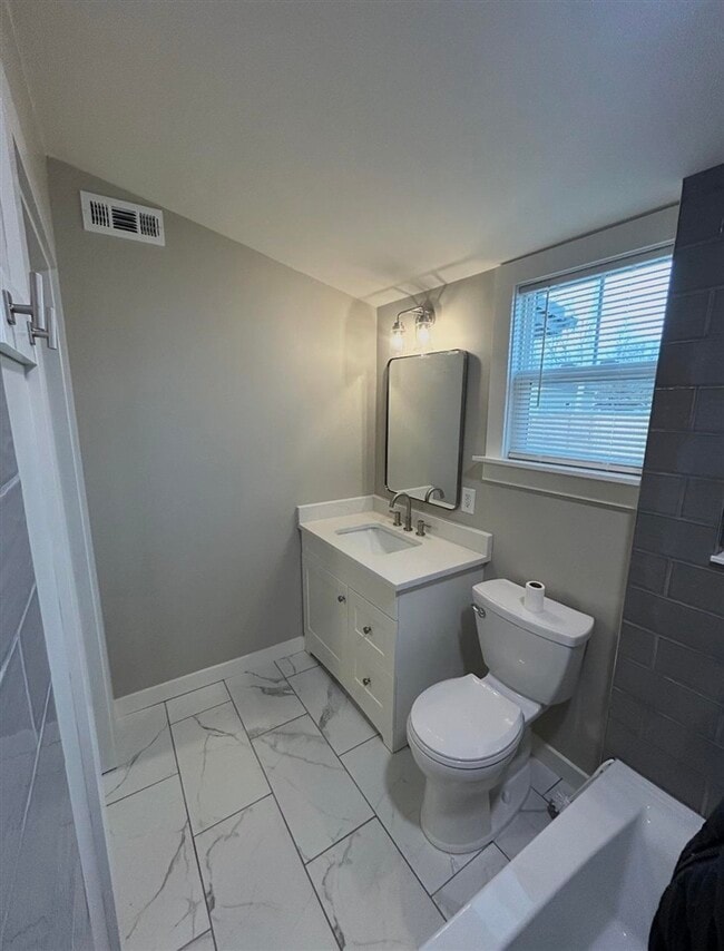 Building Photo - 875 Nutwood St