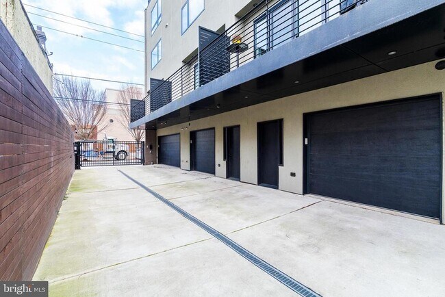 Building Photo - 1705 Annin St