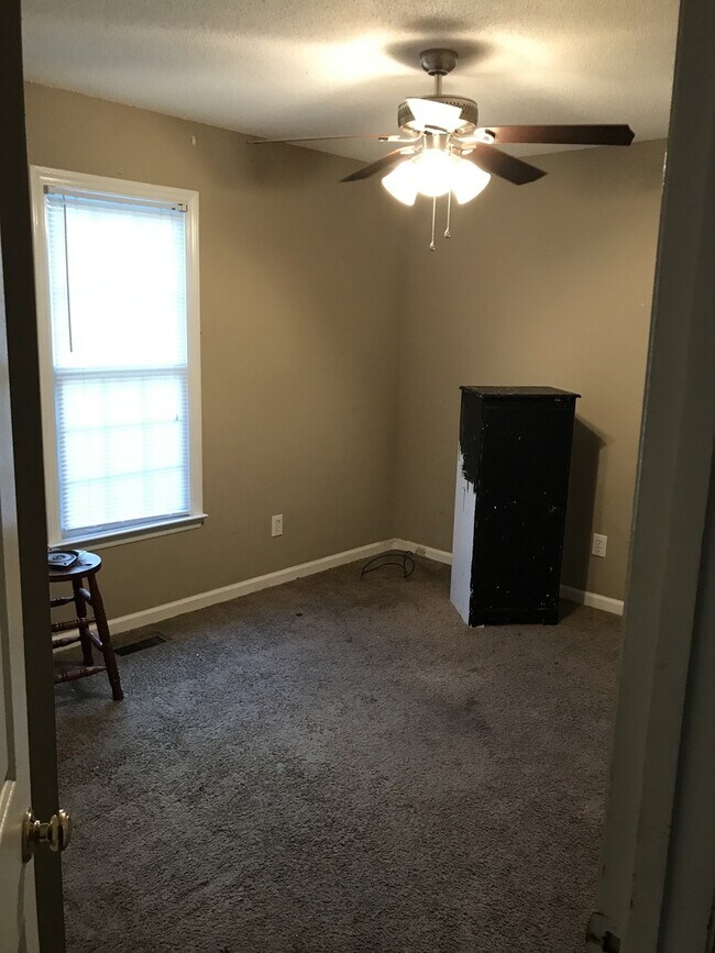 Building Photo - Great Corner Lot Home in Downtown Clayton