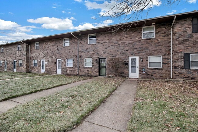 Building Photo - 1226 Woodbrook Cir W