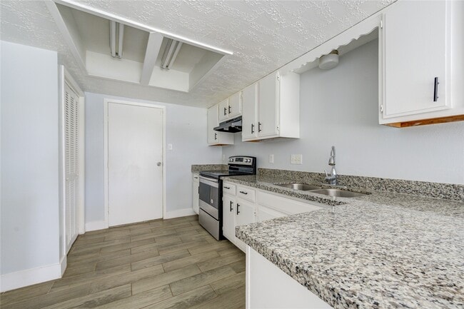Building Photo - 7506 Stone Pine Ln