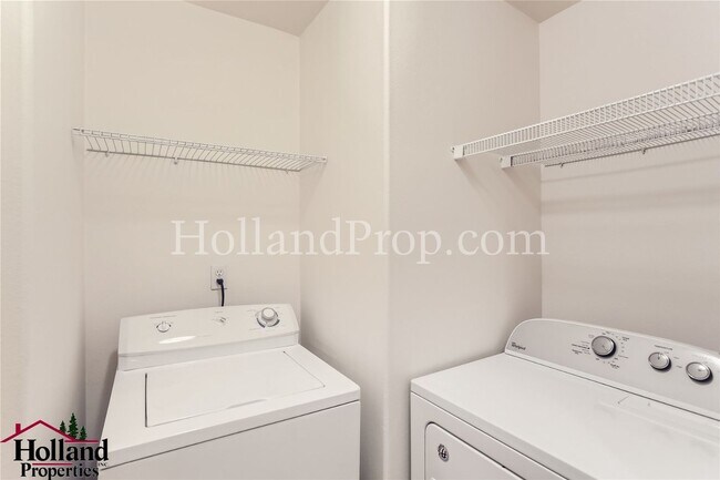 Building Photo - Modern 2-Bedroom Townhome with Garage & Private Deck