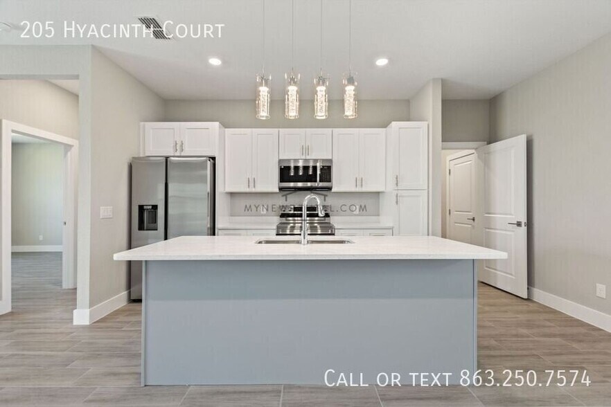 Building Photo - 205 Hyacinth Ct