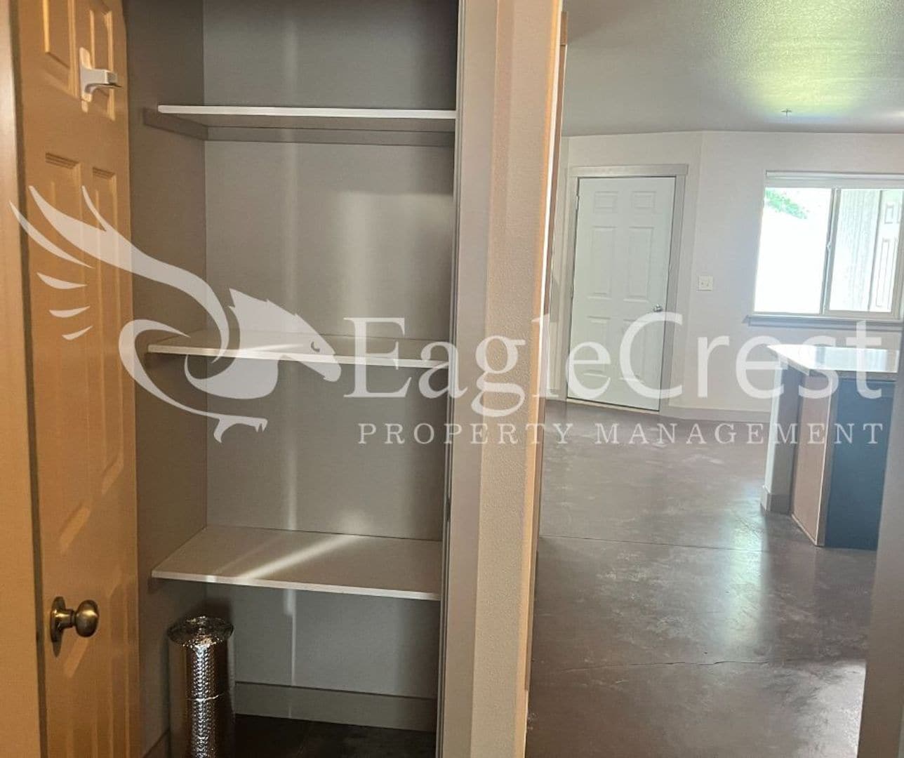 Building Photo - Two Bedroom, One and a Half Bathroom Unit