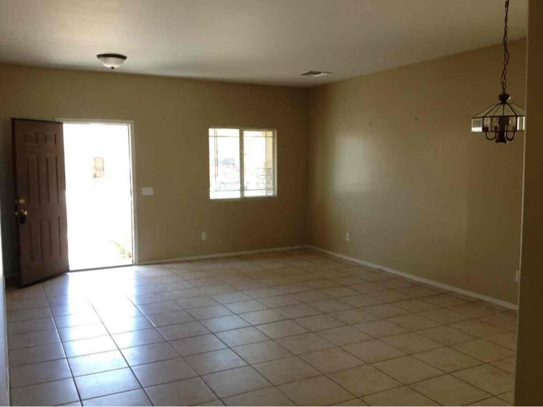 Building Photo - 2207 N 91st Ln