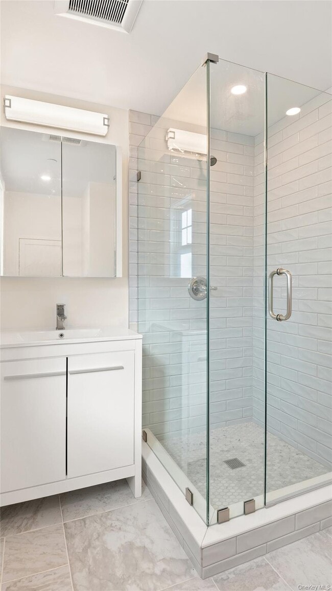 Building Photo - 33 Devoe St