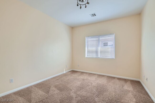 Building Photo - 136 N Ring Dove Dr
