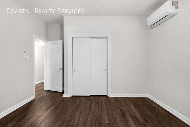 Building Photo - 213 Hawthorne Cir