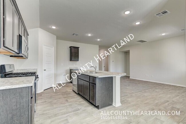 Building Photo - 3425 Molly Dr