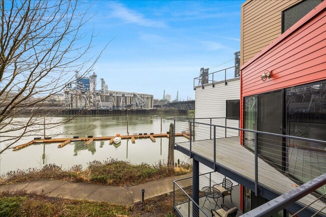 Building Photo - Newly Renovated condo with Stunning River ...