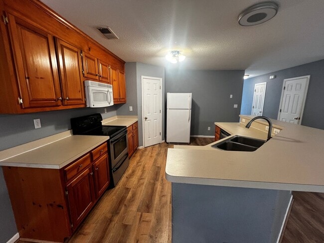 Building Photo - Huntersville