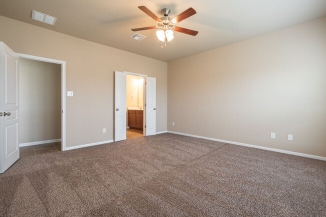 Building Photo - 711 Dunford Dr