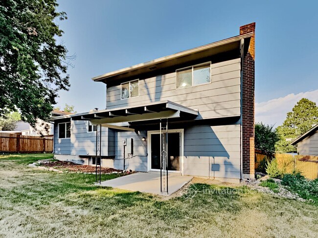 Building Photo - 5424 Del Rey Dr