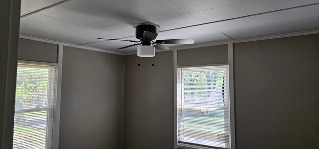 Building Photo - COMING SOON!! Available Soon in SF KCMO