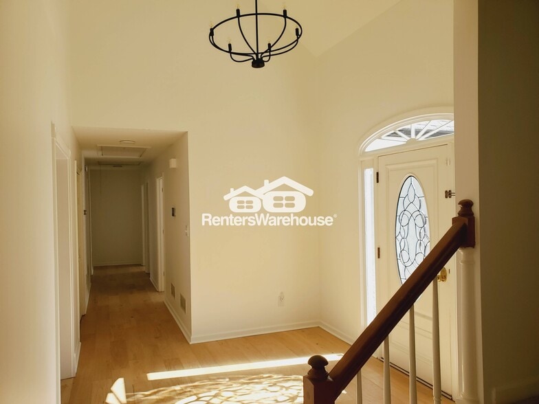 Building Photo - 4325 Sprucebough Dr