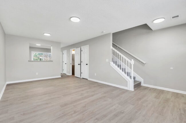 Building Photo - 2 Bedroom, 1.5 Bathroom Townhome – Granite Counters & Open Floor Plan $1400/mo rent