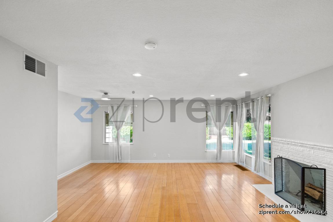 Building Photo - 3645 Mosswood Dr