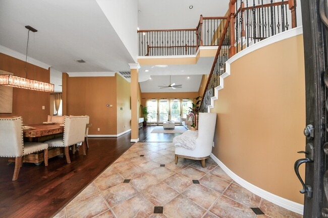 Building Photo - 17314 Pinecreek Hollow Ln