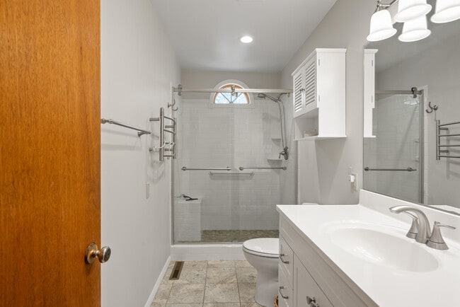 Building Photo - 438 Sylvan Dr