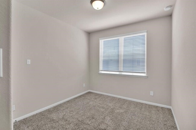 Building Photo - 16012 Oregon Oak Dr