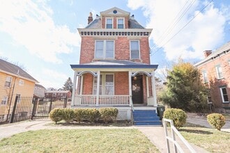 Building Photo - 735 Considine Ave