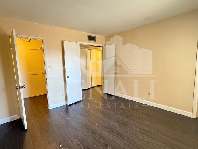 Building Photo - 5123 W Carol Ave