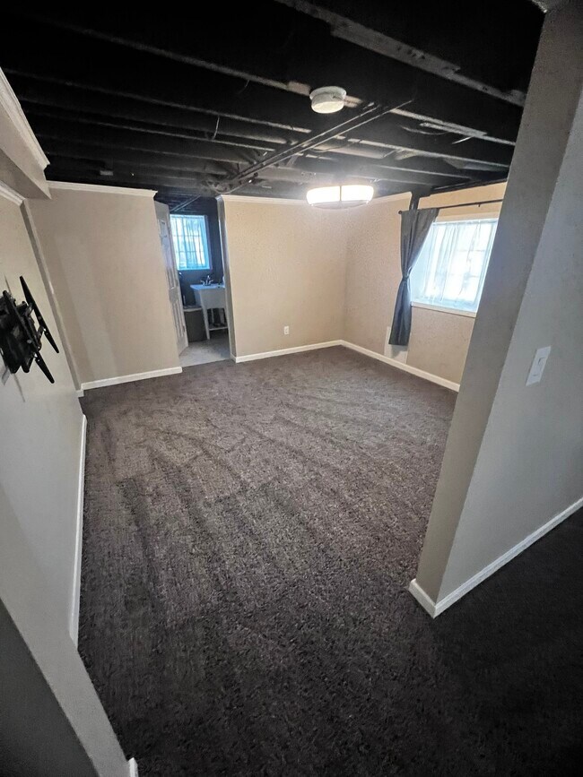 Building Photo - 2615 Metamora Rd