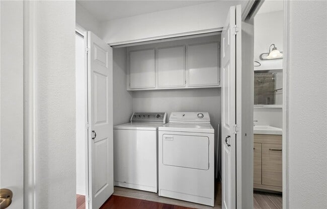 Building Photo - 330 Cordova St