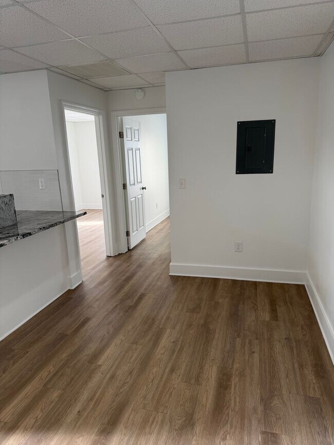 Building Photo - 400 Gallatin Ave