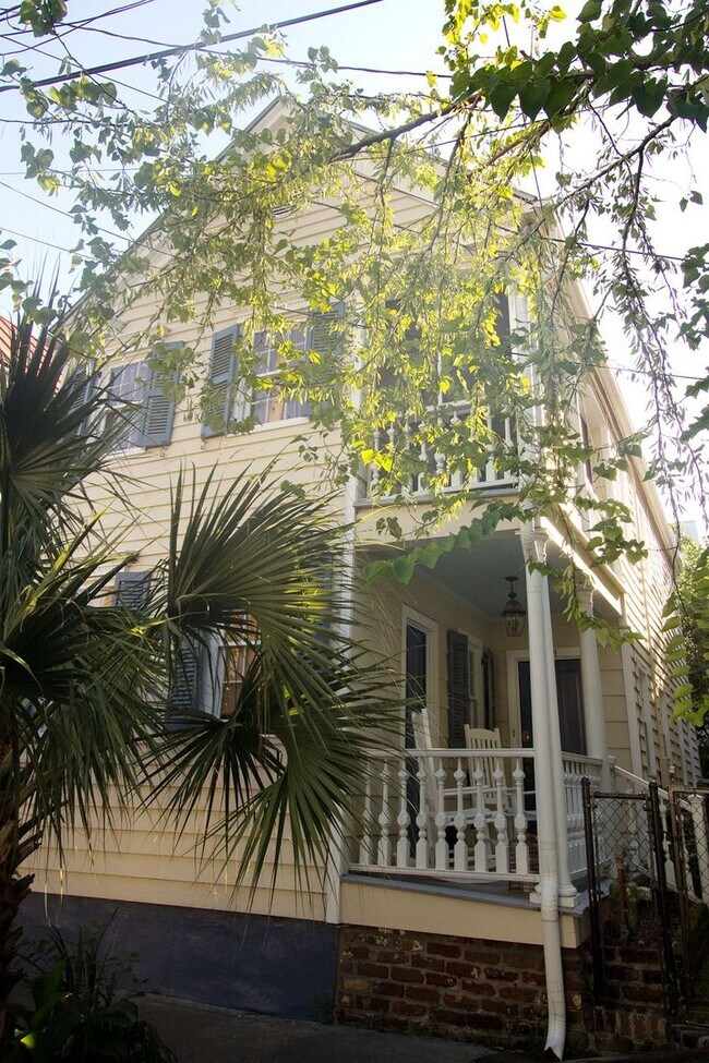 Building Photo - Available 3/1. Beautiful 2BR/2BA available in Elliottborough! Landscaping included!